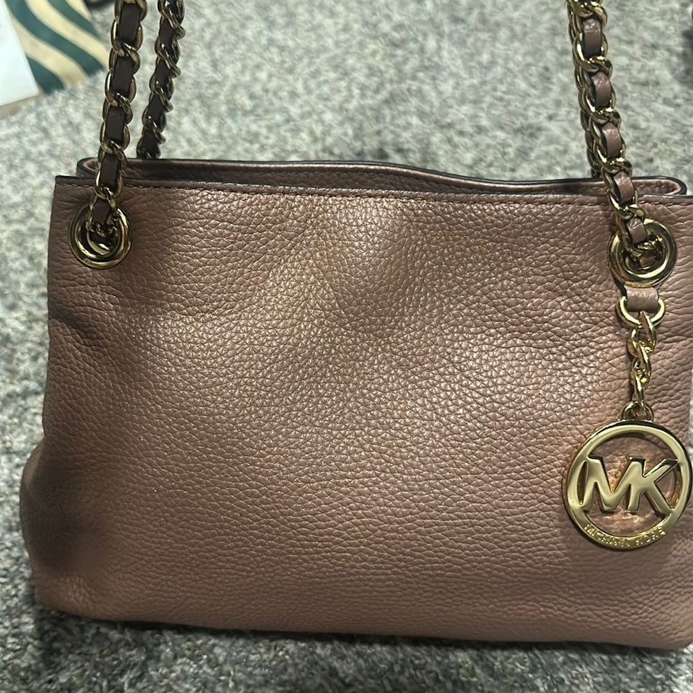 Beautiful Mauve Michael Kors handbag